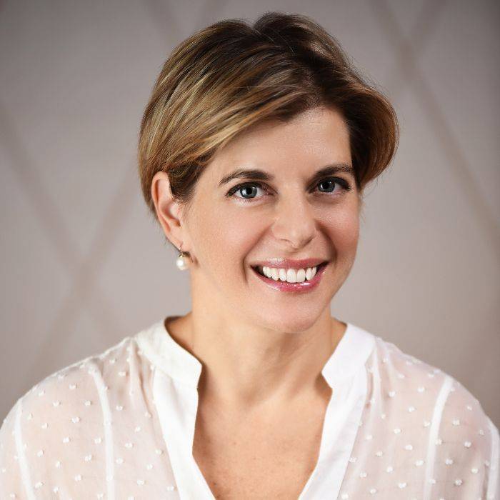 Dr Kata Báthy, dentiste spécialisé en soins conservateurs Dr Kata Báthy, dentiste spécialisé en soins conservateurs